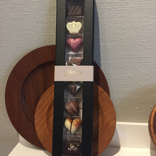 Indlæs billede til gallerivisning Fyldte Håndlavede Chokolader, 8 stk
